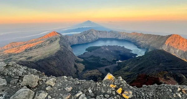 Gunung Rinjani Surga Wisata Alam di Nusa Tenggara Barat