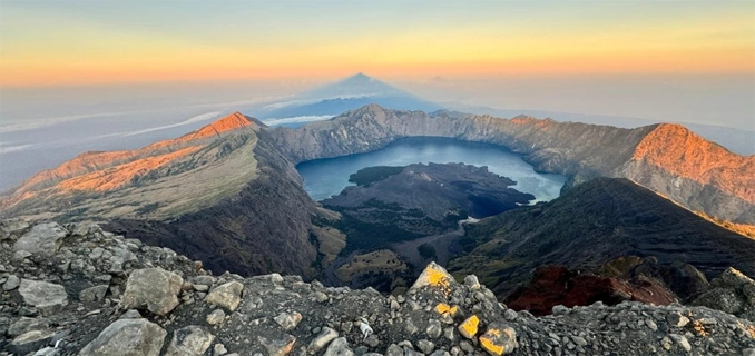Gunung Rinjani Surga Wisata Alam di Nusa Tenggara Barat