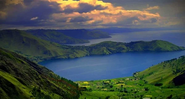 Menikmati Pesona Danau Toba