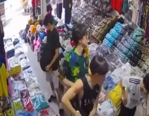 4 Turis Jepang Terekam Kamera Mencuri Pakaian di Bali